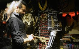 26 bin dokunuşla samuray zırhı tasarladı, Japonya’daki yarışmaya katılacak