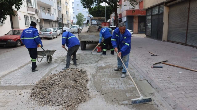 Akdeniz’de yol yapım çalışmaları sürüyor