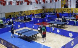 Mersin’de “4. Masa Tenisi Veteran Turnuvası”nda ilk gün müsabakaları yapıldı