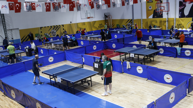 Mersin’de “4. Masa Tenisi Veteran Turnuvası”nda ilk gün müsabakaları yapıldı