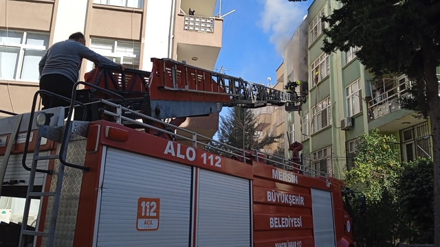 Tarsus’ta apartman dairesinde çıkan yangın söndürüldü